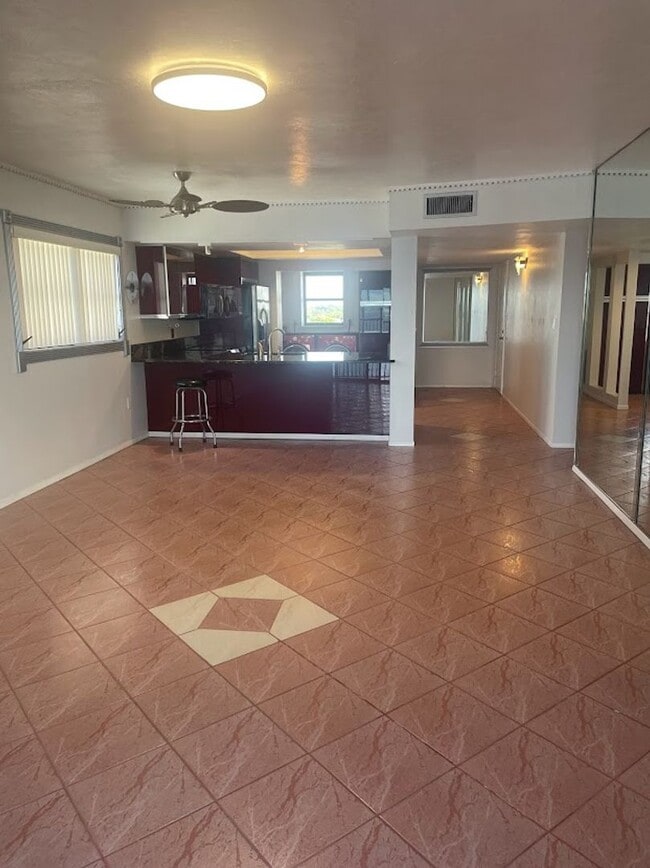 3300 N Key Dr in North Fort Myers, FL - Foto de edificio - Building Photo