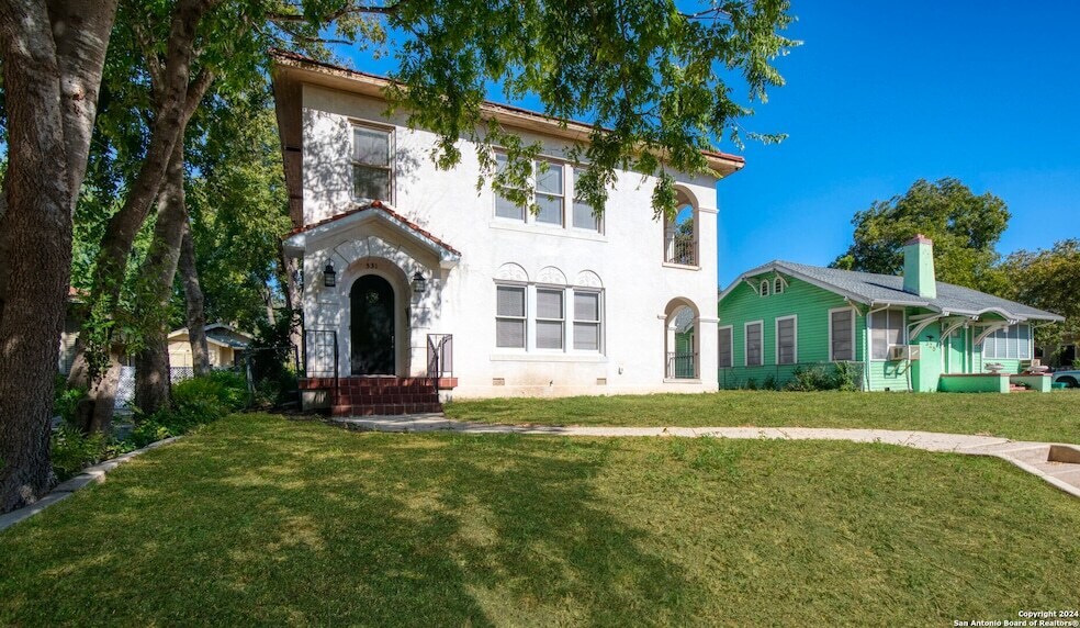 331 W Elsmere Pl in San Antonio, TX - Building Photo