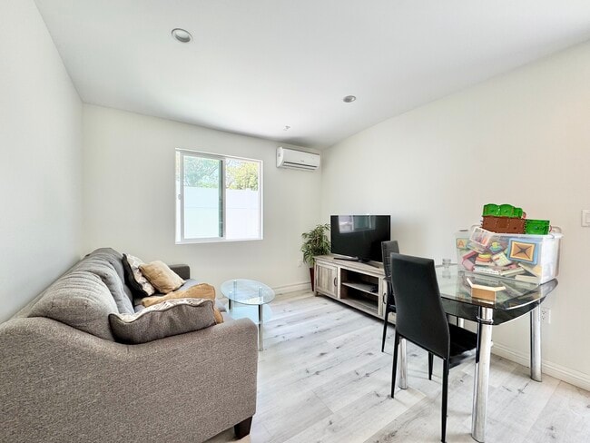 property at 418 S Citrus Ave