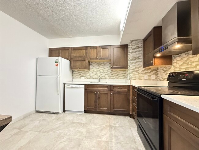 1753 Beacon St, Unit 809