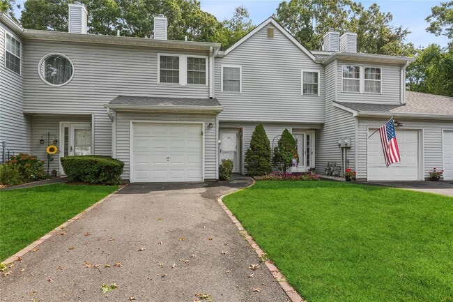 507 Sara Cir in Port Jefferson Station, NY - Building Photo - Building Photo