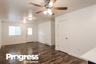 7907 S Gaea Ct in West Jordan, UT - Foto de edificio - Building Photo