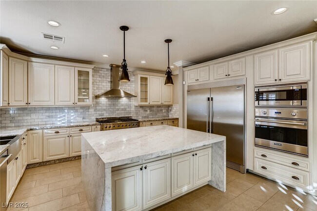 property at 11227 Applevale Ct