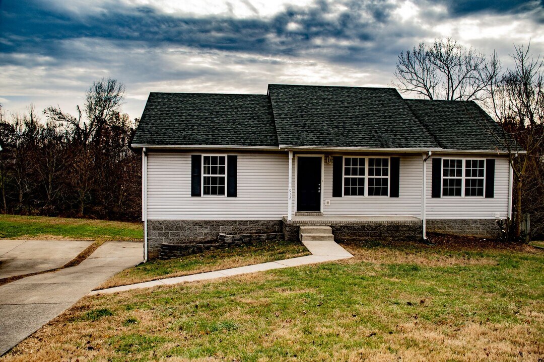912 Granny White Rd in Clarksville, TN - Building Photo