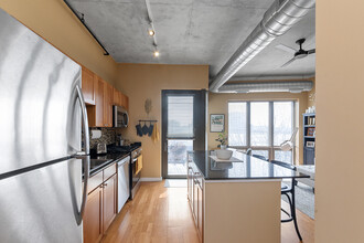 1000 N Kingsbury St, Unit # 0201 in Chicago, IL - Building Photo - Building Photo
