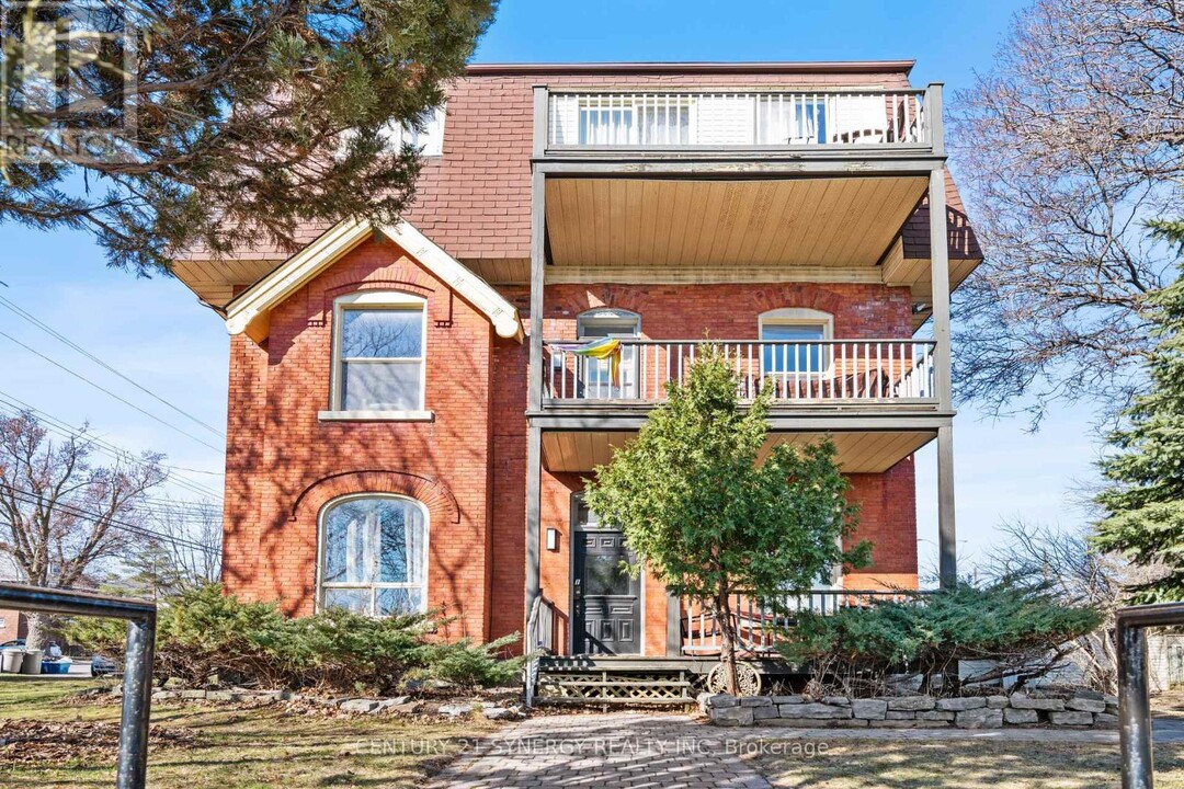 190-190 Bayswater Ave in Ottawa, ON - Building Photo