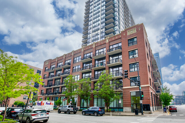 property at 210 S Desplaines St