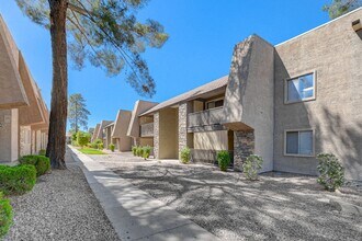 5160 Indian River Dr in Las Vegas, NV - Building Photo - Building Photo