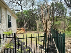 5000 Mission Oaks Blvd in Austin, TX - Building Photo - Building Photo