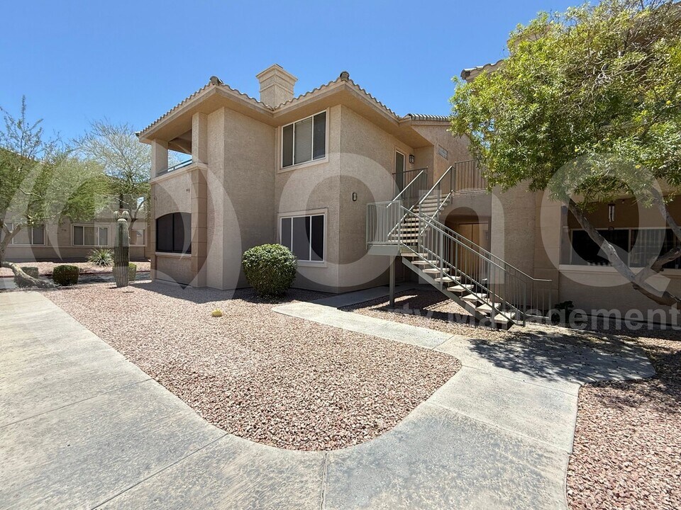 16013 S Desert Foothills Pkwy in Phoenix, AZ - Building Photo