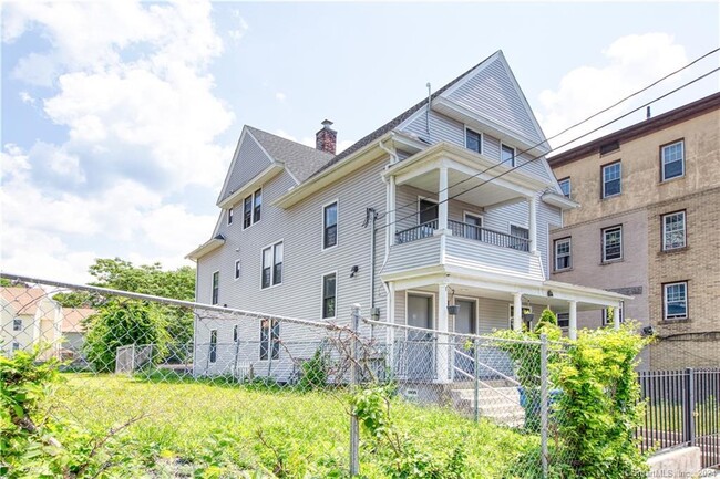180 Willow St, Unit 1st floor in Waterbury, CT - Building Photo - Building Photo