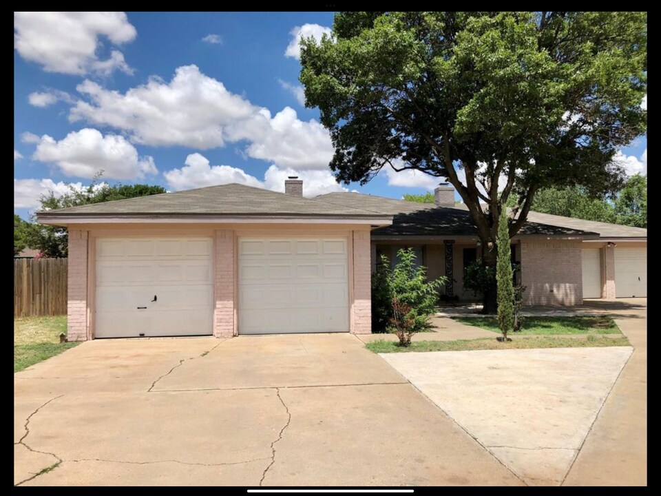 6304 Quaker Ave, Unit A in Lubbock, TX - Building Photo