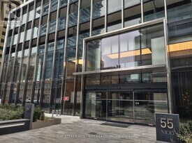 55 Charles St E in Toronto, ON - Building Photo