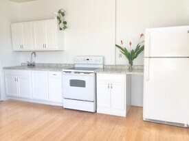 317 Auhana Rd, Unit B upstairs ohana in Kihei, HI - Building Photo