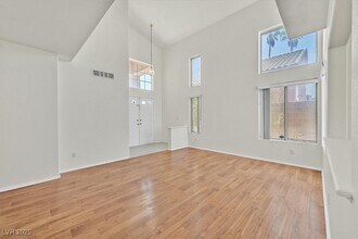 7246 Galley Dr in Las Vegas, NV - Building Photo - Building Photo