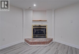 383 Rexford Dr in Hamilton, ON - Building Photo - Building Photo