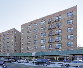 14330 Roosevelt Ave in Flushing, NY - Building Photo - Building Photo