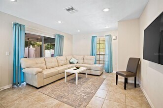 2366 17th Ave SW in Largo, FL - Foto de edificio - Building Photo