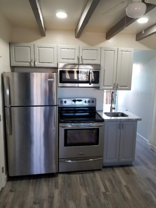 2858 N Alvernon Way in Tucson, AZ - Building Photo