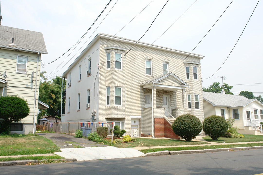 337-339 W Clay Ave in Roselle Park, NJ - Foto de edificio