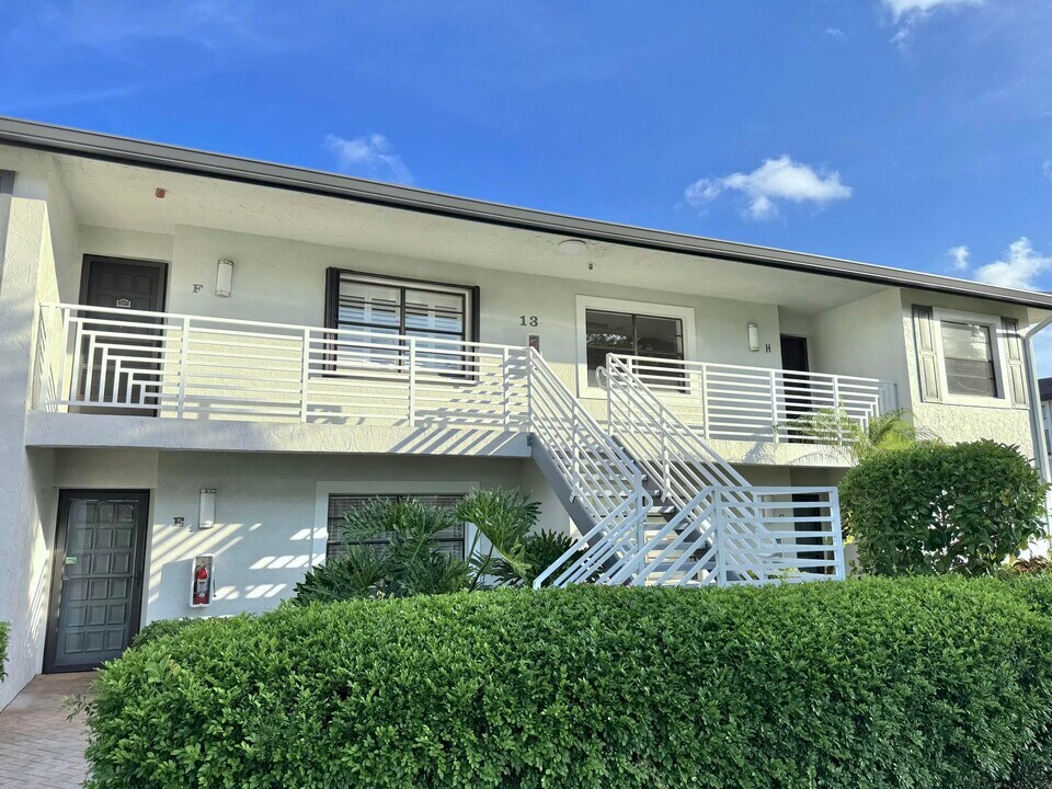 13 Southport Ln in Boynton Beach, FL - Foto de edificio