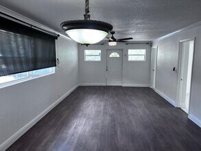 109 SW 1st Ave in Hallandale Beach, FL - Building Photo - Building Photo