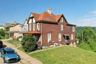 117 W 10th Ave in Homestead, PA - Building Photo