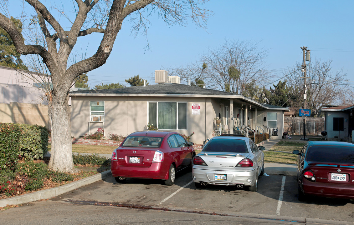 Petty Manor in Ceres, CA - Building Photo