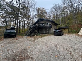 737 Barrows Towne Rd in Killington, VT - Building Photo