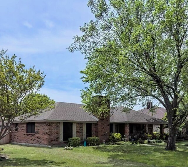 900 Brownfield Dr in Mesquite, TX - Building Photo