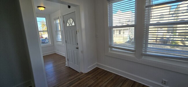628 Magnolia Ave in Elizabeth, NJ - Foto de edificio - Building Photo
