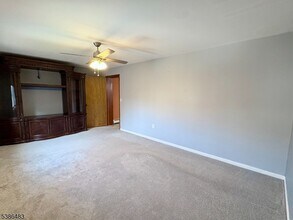 82 Elm St, Unit 2 in Newark, NJ - Foto de edificio - Building Photo