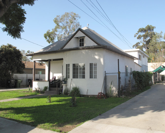 6031 Redman Ave in Whittier, CA - Foto de edificio - Building Photo