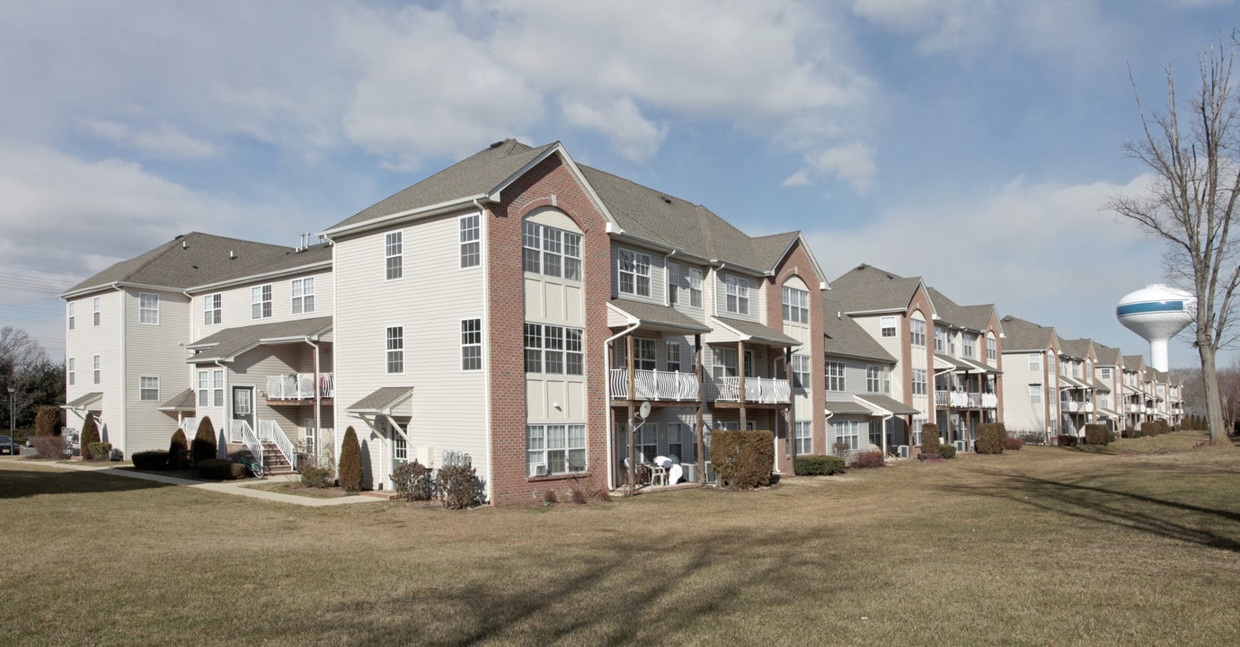 Mae Brook At Renaissance in North Brunswick, NJ - Building Photo