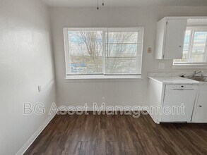 1932 Ethan Way in Sacramento, CA - Building Photo - Building Photo