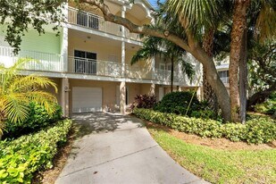 512 1st St in Indian Rocks Beach, FL - Building Photo