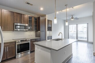 Trace Midtown Luxury Apartments in Atlanta, GA - Building Photo - Interior Photo