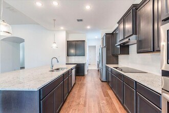 144 Rocky River Rd in Andice, TX - Foto de edificio - Building Photo