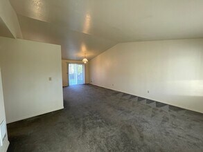 3463 SW Reindeer Ave in Redmond, OR - Building Photo - Building Photo