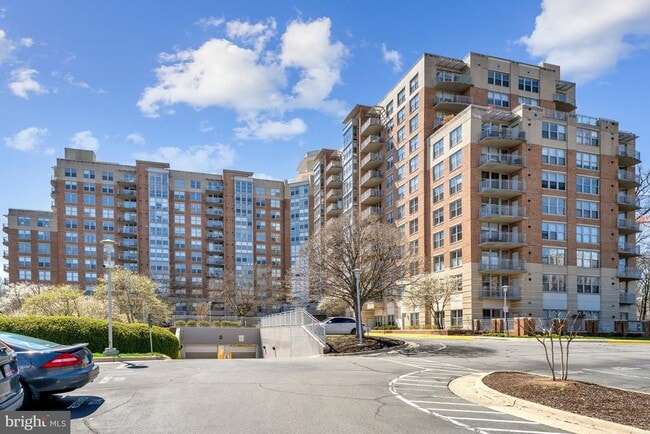 11800 Sunset Hills Rd in Reston, VA - Foto de edificio - Building Photo