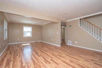 38 12th St in Carle Place, NY - Building Photo - Building Photo