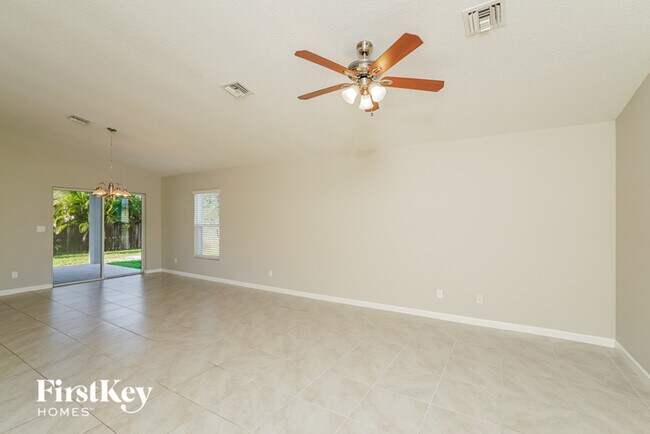 271 SW Ridgecrest Dr in Port St. Lucie, FL - Building Photo - Building Photo