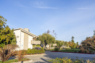 Parkview West in Mountain View, CA - Building Photo - Building Photo