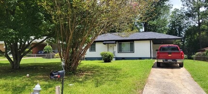 1952 Pinedale Pl in Decatur, GA - Foto de edificio - Building Photo