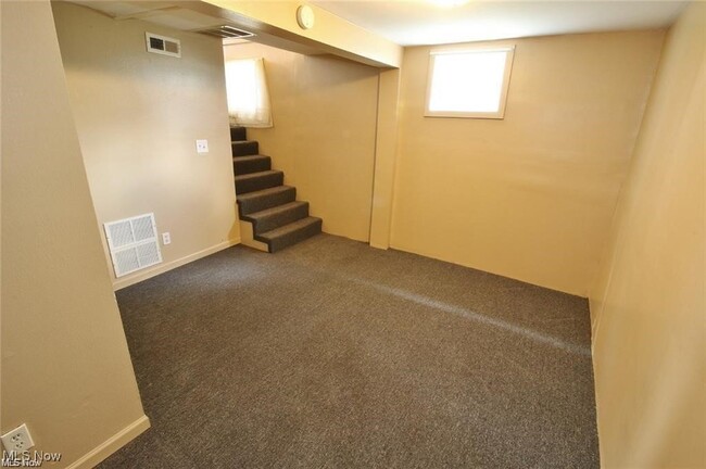 property at 39 W 2nd St