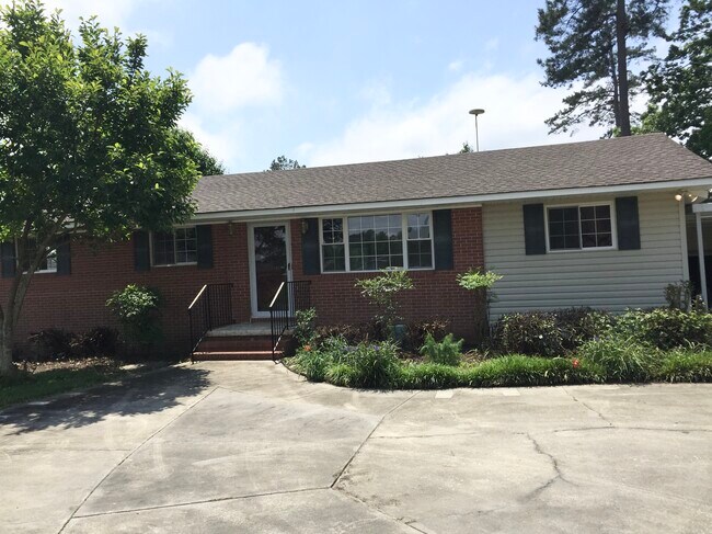 409 Elizabeth Street in Bladenboro, NC - Building Photo - Building Photo