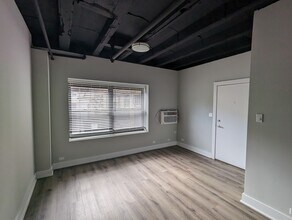 725 Saint Johns Ave, Unit 21 in Highland Park, IL - Foto de edificio - Building Photo
