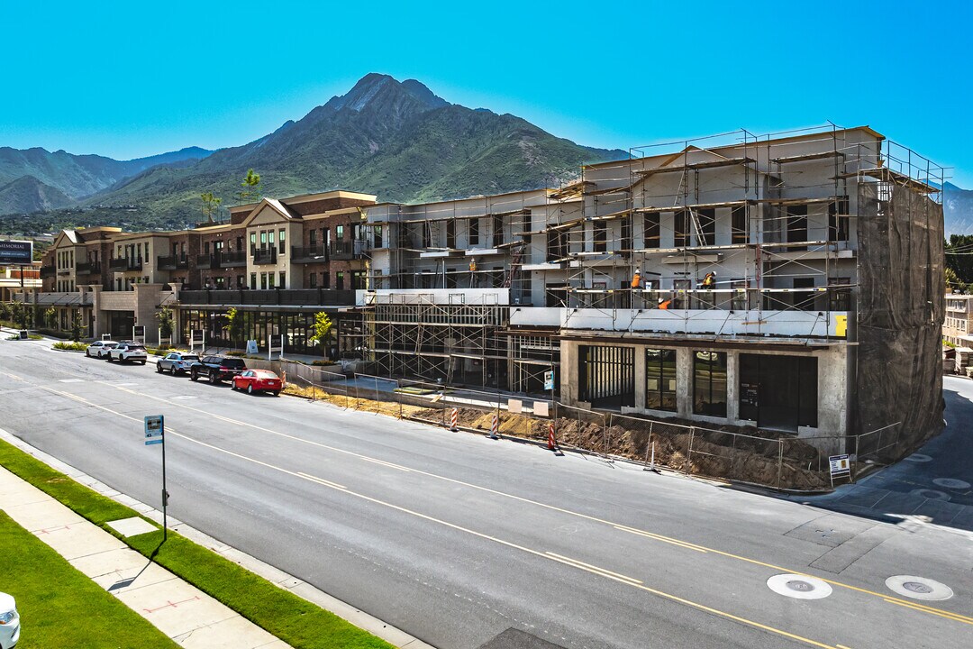 Apollo Square in Holladay, UT - Foto de edificio