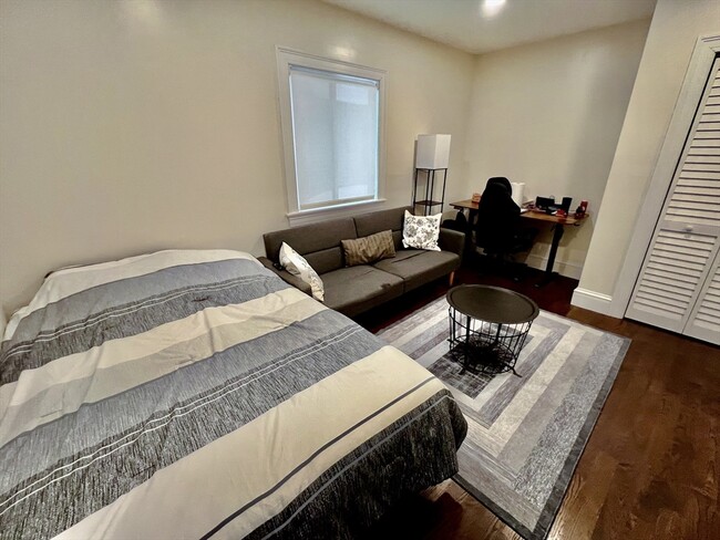35 Foster St, Unit 1 in Boston, MA - Building Photo - Building Photo