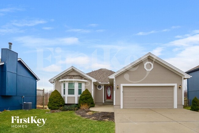 property at 11123 N Lewis Ave